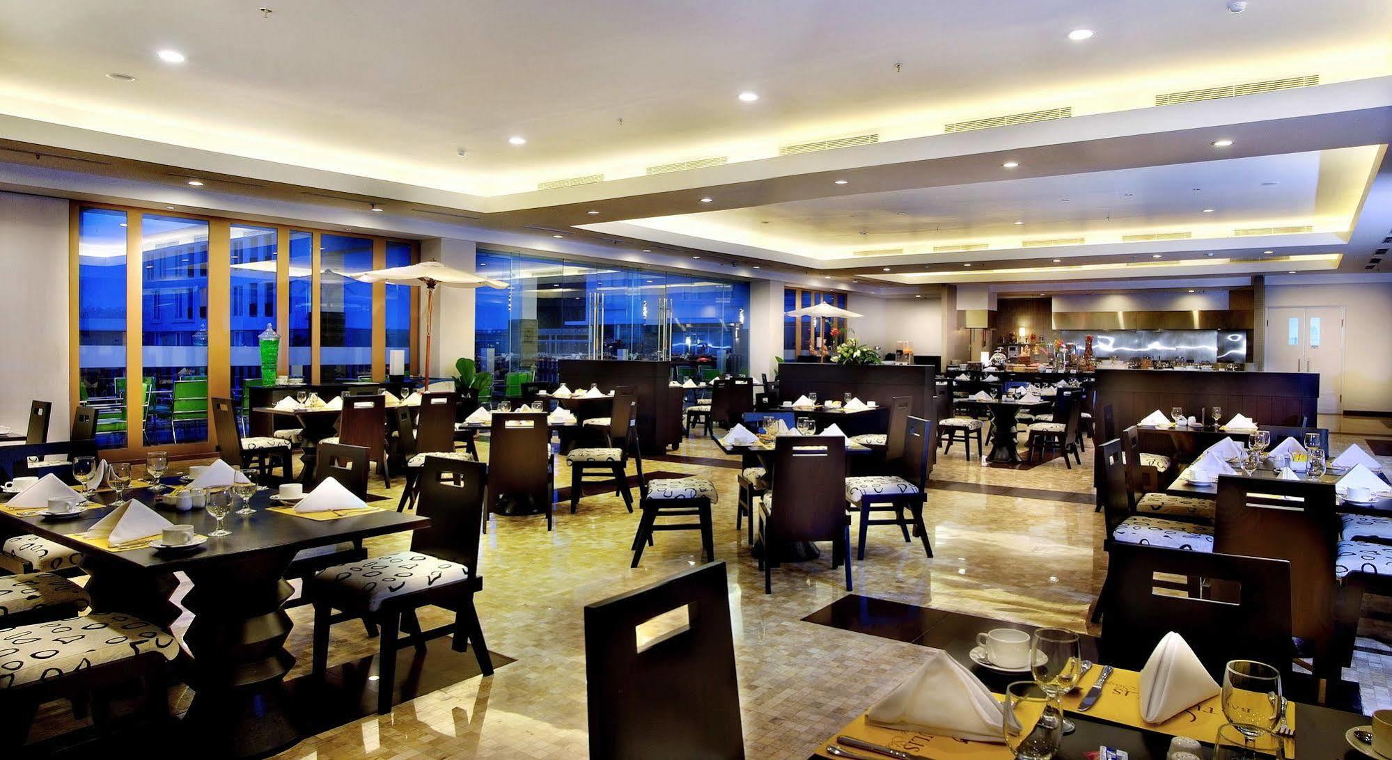 بوكور فندق ومنتجع أستون بوجور المطعم الصورة